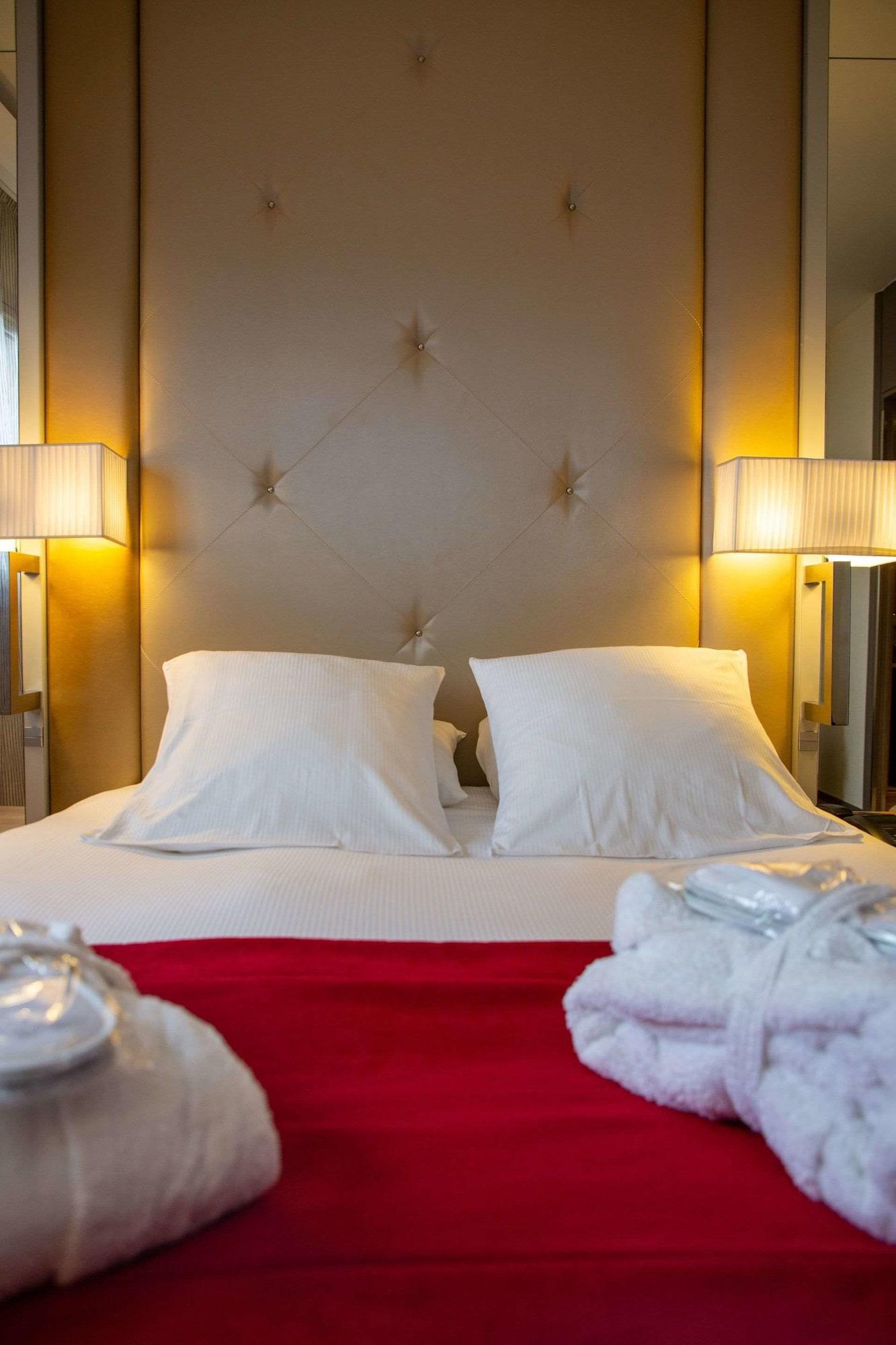 Hotel Mermoz Toulouse Bagian luar foto