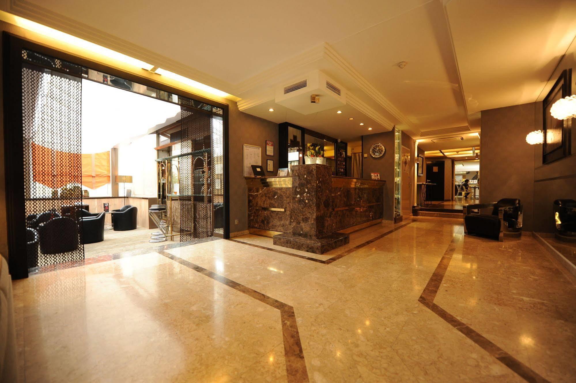 Hotel Mermoz Toulouse Bagian luar foto