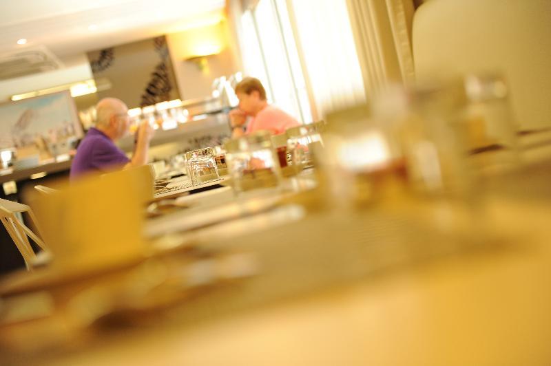 Hotel Mermoz Toulouse Bagian luar foto