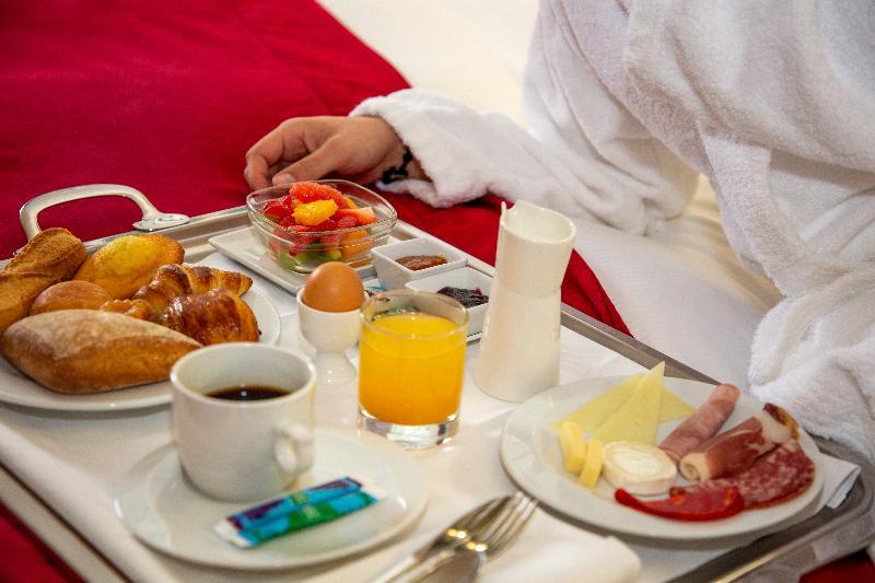 Hotel Mermoz Toulouse Bagian luar foto